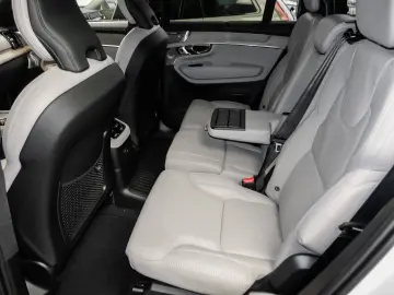 VOLVO XC90 Ultra Bright Recharge Plug-In Hybrid AWD T8