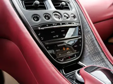 ASTON MARTIN DBS Devine Red  Full Carbon