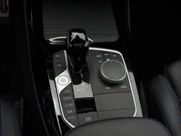 BMW X3 xDrive30d M-SPORT LASER NAVI HUD PANO 21  AHK