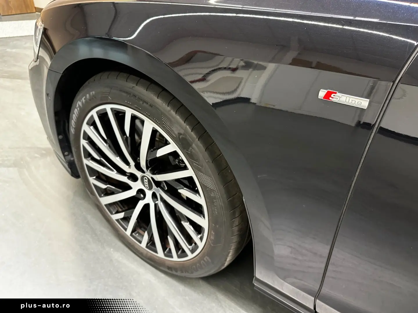 AUDI A8 60 TFSI e L quattro S-LINE  PANO KLAPPTISCH