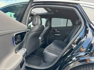 MERCEDES-BENZ GLC 200 4M AMG Distr 360  Pano Ambient…
