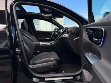 MERCEDES-BENZ GLC 200 4M AMG Distr 360  Pano Ambient…