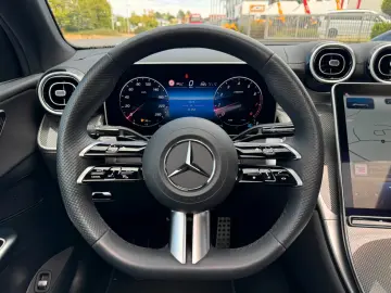 MERCEDES-BENZ GLC 200 4M AMG Distr 360  Pano Ambient…