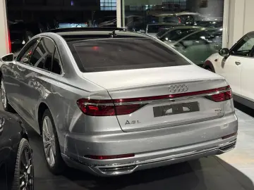 AUDI A8 60 TFSI e L quattro Pano Kühlschrank TV Voll