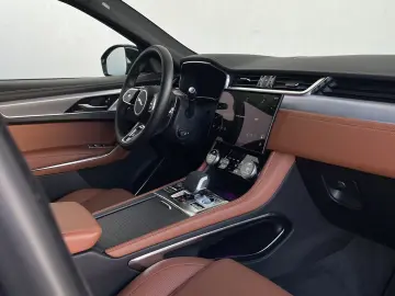 Jaguar F-PACE D200R-Dynamic SE AWDBLACK PACK1.HAND