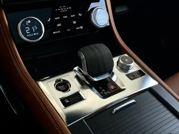 Jaguar F-PACE D200R-Dynamic SE AWDBLACK PACK1.HAND