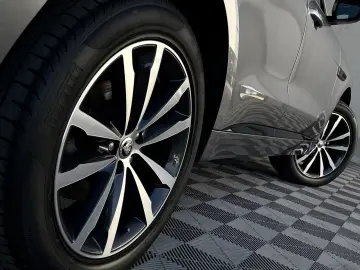 Jaguar F-PACE D200R-Dynamic SE AWDBLACK PACK1.HAND