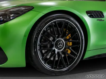 MERCEDES-BENZ AMG GT 43 PREMIUM PLUS Green magno Nig…