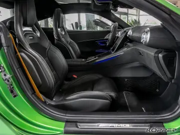MERCEDES-BENZ AMG GT 43 PREMIUM PLUS Green magno Nig…