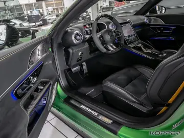 MERCEDES-BENZ AMG GT 43 PREMIUM PLUS Green magno Nig…