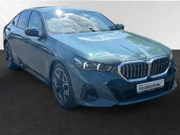 BMW 550e xDrive Xdrive Cape York Green Metallic
