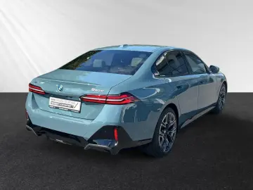BMW 550e xDrive Xdrive Cape York Green Metallic
