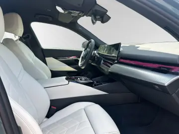 BMW 550e xDrive Xdrive Cape York Green Metallic