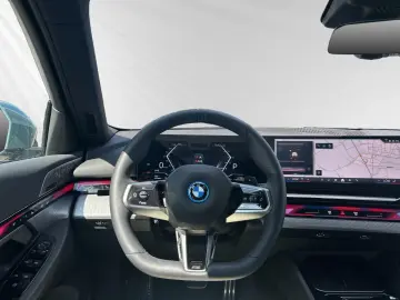 BMW 550e xDrive Xdrive Cape York Green Metallic