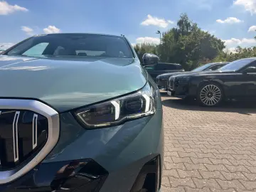 BMW 550e xDrive Xdrive Cape York Green Metallic