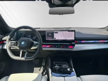 BMW 550e xDrive Xdrive Cape York Green Metallic