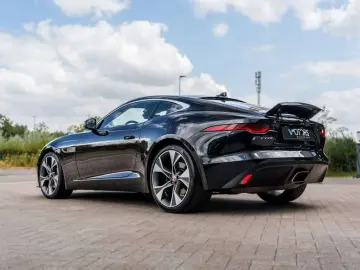 Jaguar F-Type P300 Coupé   Panoramic   Meridian   20”