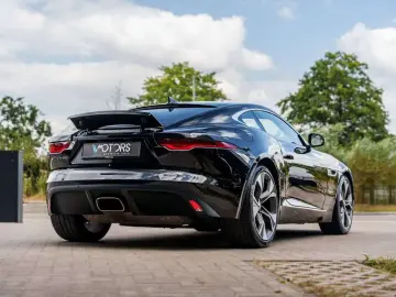 Jaguar F-Type P300 Coupé   Panoramic   Meridian   20”