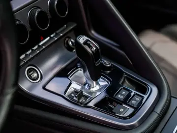 Jaguar F-Type P300 Coupé   Panoramic   Meridian   20”
