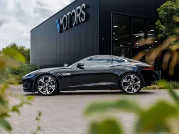 Jaguar F-Type P300 Coupé   Panoramic   Meridian   20”