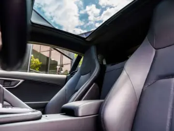 Jaguar F-Type P300 Coupé   Panoramic   Meridian   20”