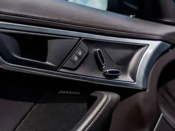 Jaguar F-Type P300 Coupé   Panoramic   Meridian   20”