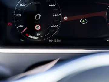 Jaguar F-Type P300 Coupé   Panoramic   Meridian   20”