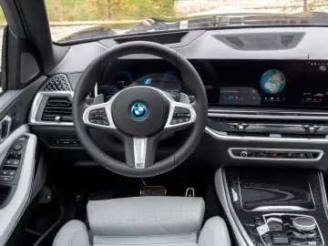 BMW X5 50e M SP.PRO 2026.PANO. DR. ASS. INDIVIDUAL. H K