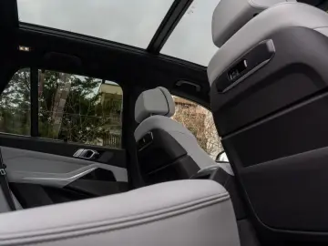 BMW X5 50e M SP.PRO 2026.PANO. DR. ASS. INDIVIDUAL. H K