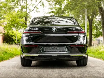 BMW 740d xDrive   PANO   MASAJ   HUD   360    SOFT CLOSE