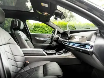 BMW 740d xDrive   PANO   MASAJ   HUD   360    SOFT CLOSE