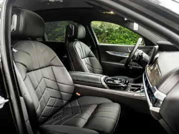 BMW 740d xDrive   PANO   MASAJ   HUD   360    SOFT CLOSE