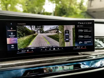 BMW 740d xDrive   PANO   MASAJ   HUD   360    SOFT CLOSE