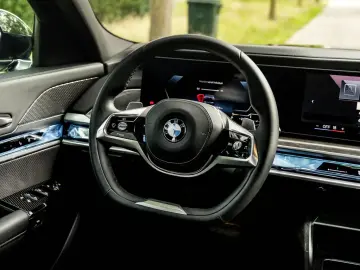 BMW 740d xDrive   PANO   MASAJ   HUD   360    SOFT CLOSE
