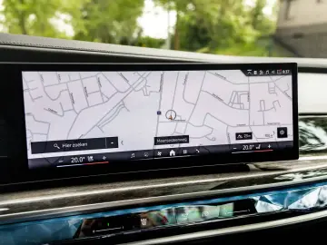 BMW 740d xDrive   PANO   MASAJ   HUD   360    SOFT CLOSE