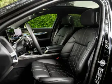 BMW 740d xDrive   PANO   MASAJ   HUD   360    SOFT CLOSE