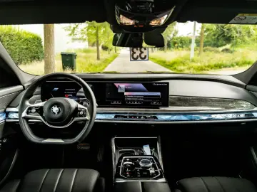 BMW 740d xDrive   PANO   MASAJ   HUD   360    SOFT CLOSE