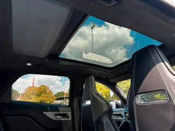 Jaguar F-PACE SVR AWD V8 551 CP   360  Meridian