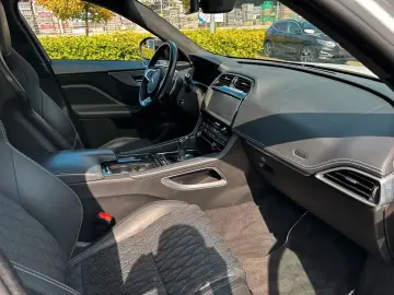 Jaguar F-PACE SVR AWD V8 551 CP   360  Meridian