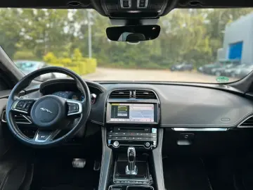 Jaguar F-PACE SVR AWD V8 551 CP   360  Meridian