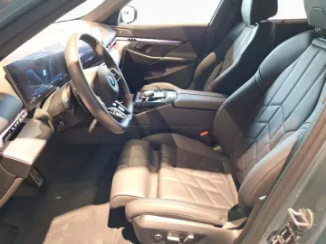 BMW 550e xDr T M Sport B&W Pano AHK AktivL Autobahn