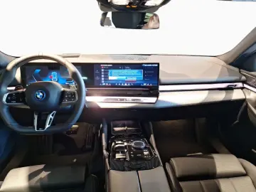 BMW 550e xDr T M Sport B&W Pano AHK AktivL Autobahn