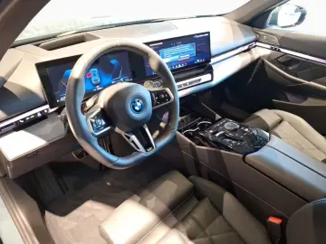 BMW 550e xDr T M Sport B&W Pano AHK AktivL Autobahn