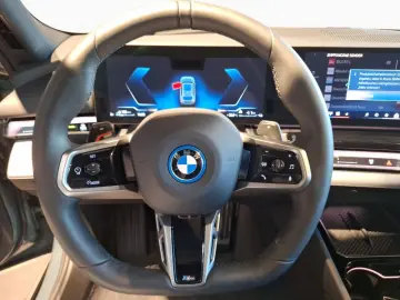 BMW 550e xDr T M Sport B&W Pano AHK AktivL Autobahn