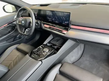 BMW 550e xDr T M SPORT AdLED AHK Pano B&W 360 DAPro