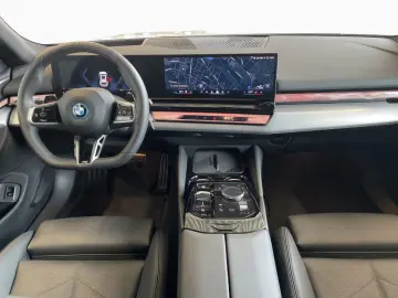 BMW 550e xDr T M SPORT AdLED AHK Pano B&W 360 DAPro