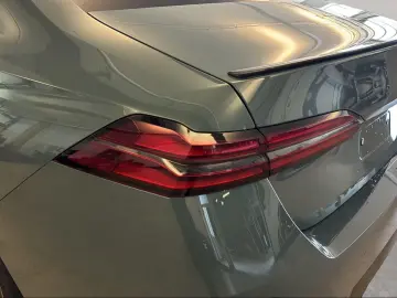BMW 550e xDrive Cape York Green  Panorama M Carbon Exterior