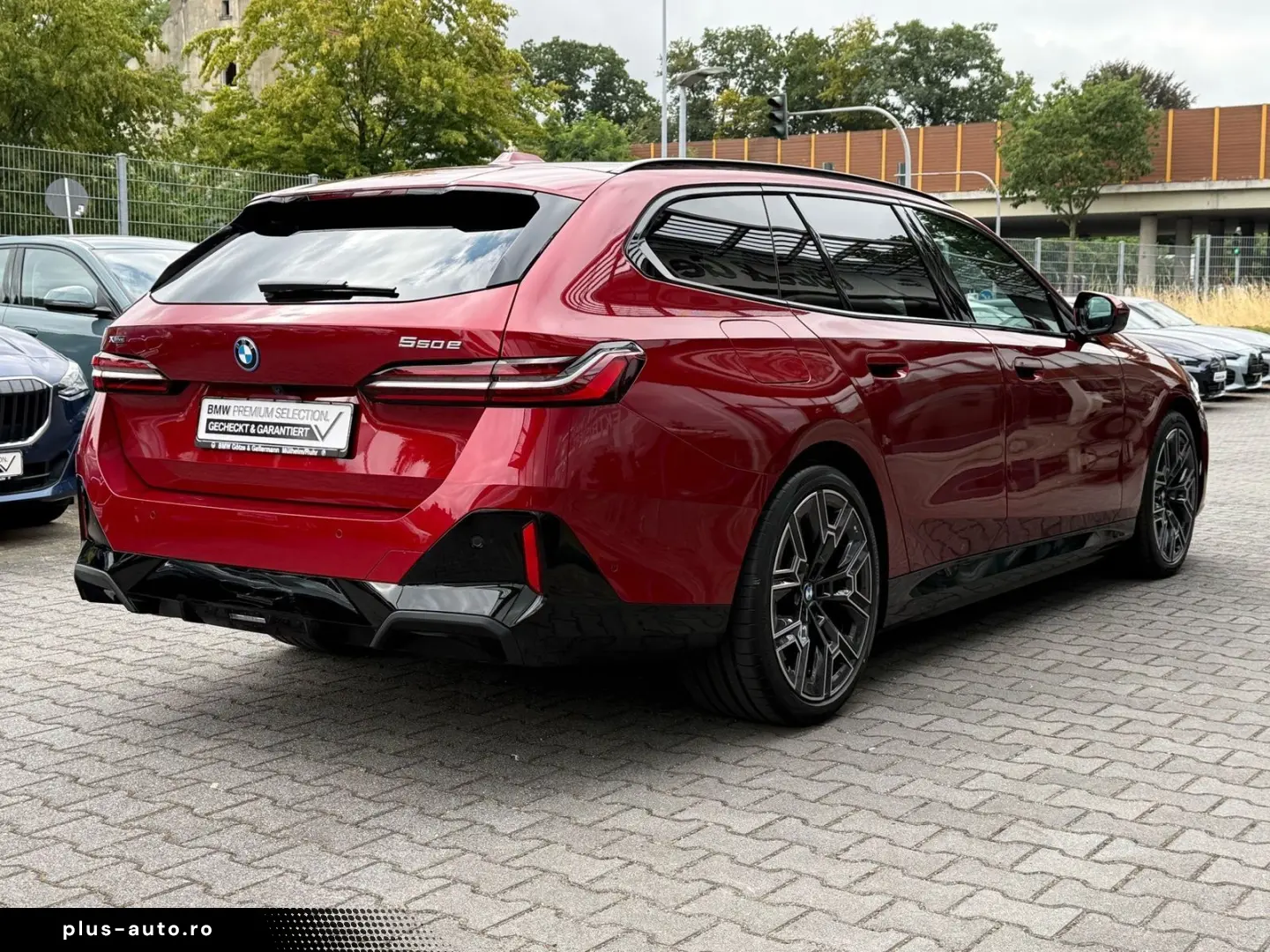 BMW 550e xDrive Touring M Sport   Stop&Go B&W Pano