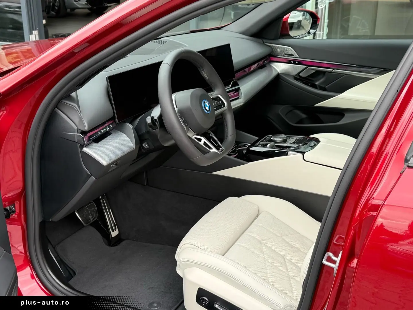BMW 550e xDrive Touring M Sport   Stop&Go B&W Pano