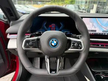 BMW 550e xDrive Touring M Sport   Stop&Go B&W Pano